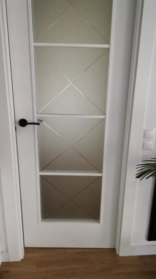 Puerta madera lacada blanco con cristal