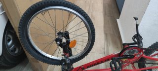 Bicicleta infantil B-Twin roja