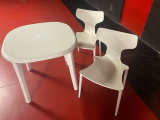 Mesa y 2 sillas de terraza blancas
