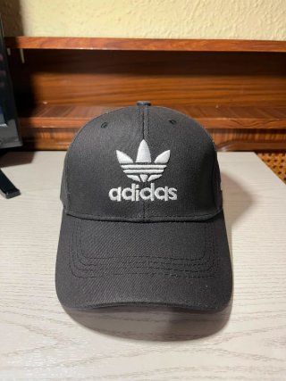 Gorra Adidas Negra ajustable deportiva o para vest