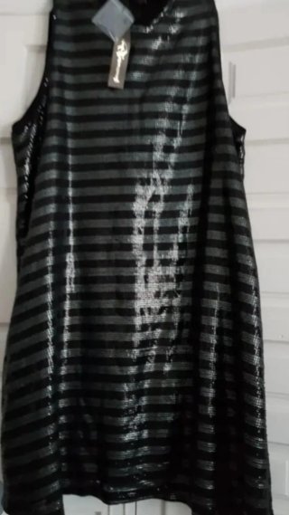 Vestido negro con rayas plateadas