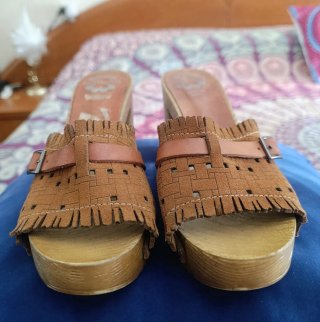 Zuecos o Sandalias de Piel Porronet Talla 38