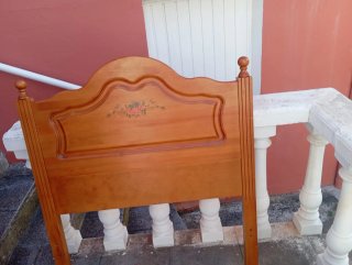 Cabecero de cama de madera con flores cama 90