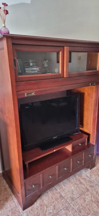 Mueble de salón madera y cristal