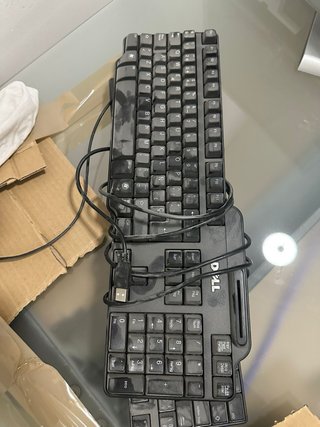 4 Pantallas Dell 19”+ 2 Teclados