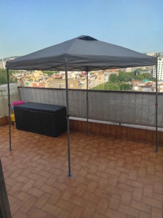 Cenador terraza y jardín gris