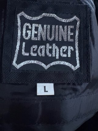 Chaqueta de moto negra con protecciones