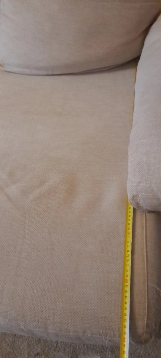 Sofá de tela beige