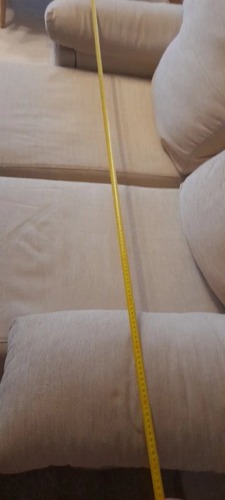 Sofá de tela beige