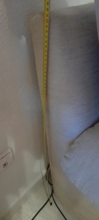 Sofá de tela beige