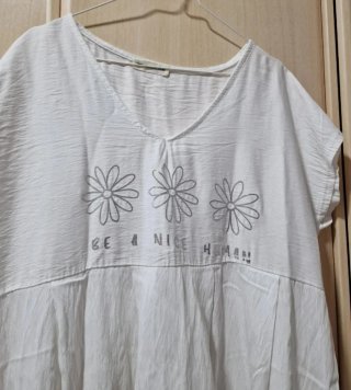 Vestido blanco con estampado de flores