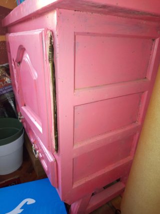 Mueble antiguo rosa madera