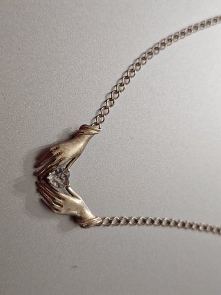 Collar manos corazón cristal plata
