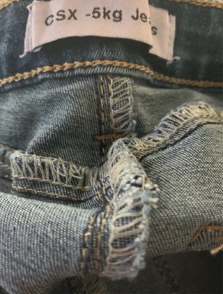 Jeans campana con perlas y strass
