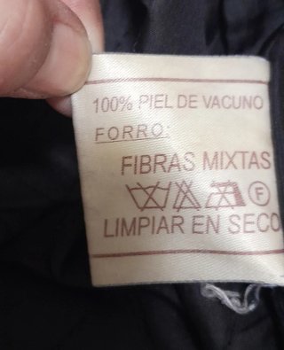 Cazadora moto de piel en buen estado. Marca AMI