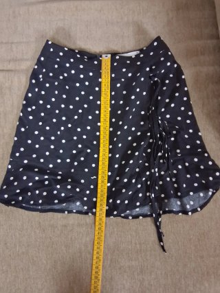 Minifalda lunares negra