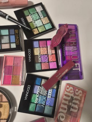 Lote Maquillaje DDONNA: Sombras, Labiales y Más