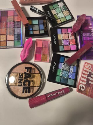 Lote Maquillaje DDONNA: Sombras, Labiales y Más