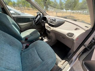 Nissan Almera 2001