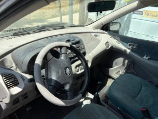 Nissan Almera 2001