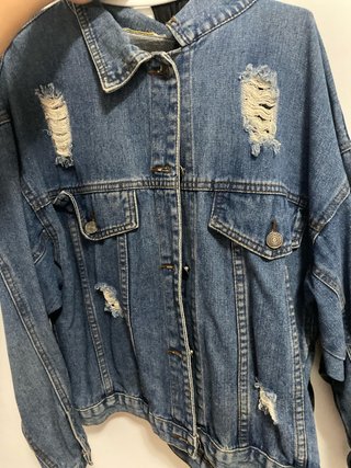 Chaqueta vaquera desgastada