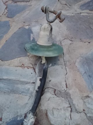 Aisladores de vidrio para electricidad