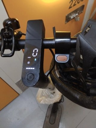 Patinete eléctrico scooter blanco y negro