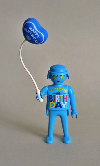 Playmobil Figura Azul Feliz Cumpleaños