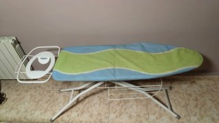 Tabla de planchar con soporte