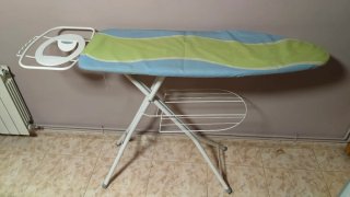 Tabla de planchar con soporte
