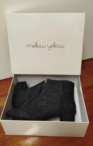 Botines Mellow Yellow negros brillantes