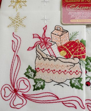 Mantelería de Navidad bordada