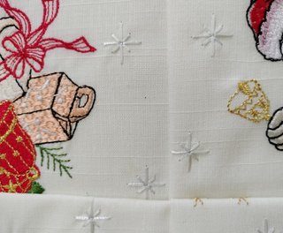 Mantelería de Navidad bordada