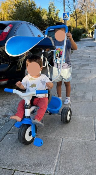 Triciclo infantil azul y blanco