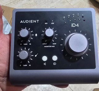 Audient iD4 Interfaz Audio USB-C Profesional