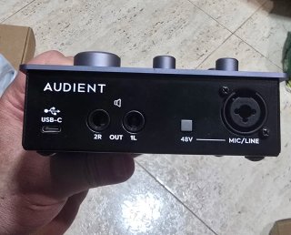 Audient iD4 Interfaz Audio USB-C Profesional