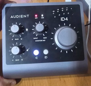 Audient iD4 Interfaz Audio USB-C Profesional