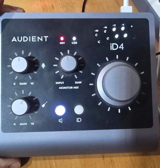 Audient iD4 Interfaz Audio USB-C Profesional