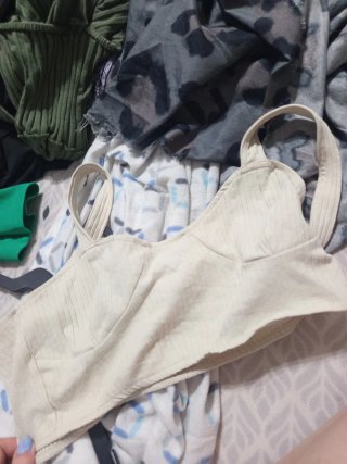 Top corto de canalé beige