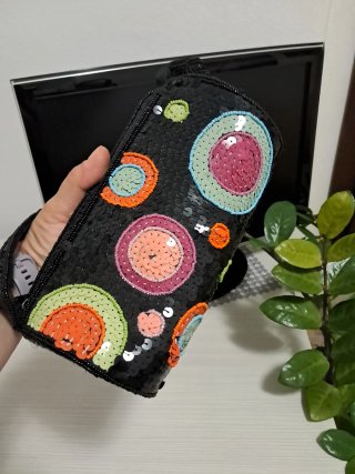Borsetta nera con paillettes multicolor
