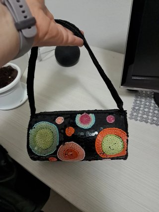 Borsetta nera con paillettes multicolor