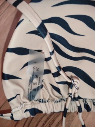 Top bikini estampado cebra