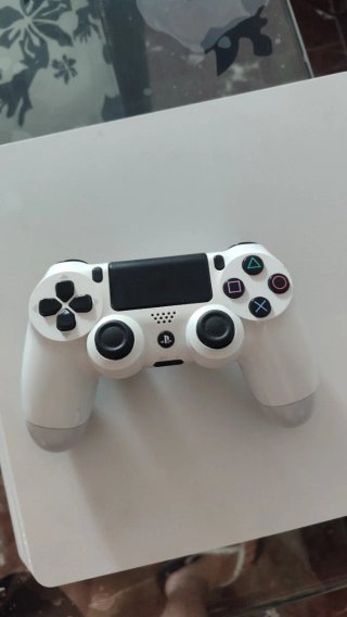 PS4 Slim Blanca v11 con mando original