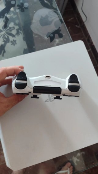 PS4 Slim Blanca v11 con mando original