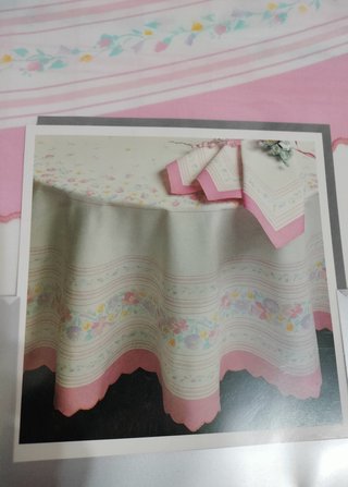 Mantel redondo 180cm con 8 servilletas