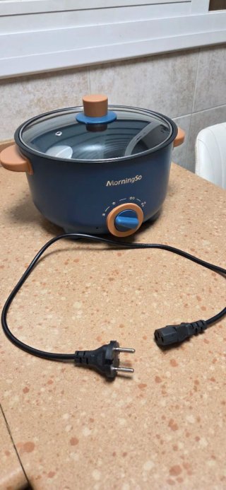 Olla eléctrica sin uso.