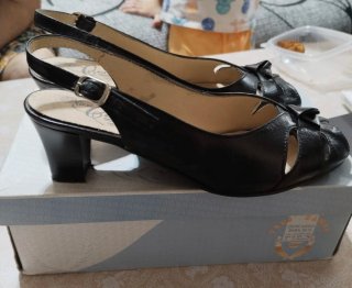 Zapatos negros talla 38. Casi sin estrenar