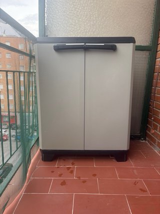 Armario de resina para terraza.