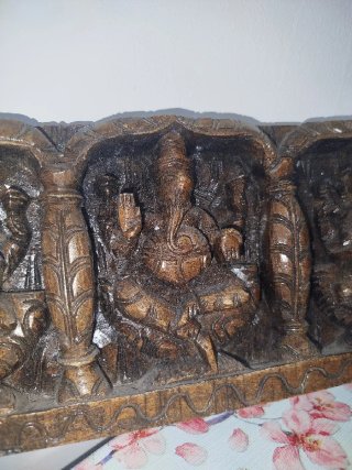 Figura de madera tallada hindú
