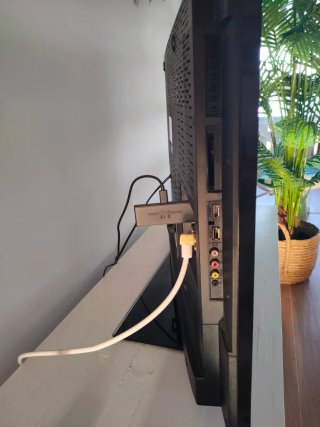 Smart TV Grundig 39 Nueva con mandos y adaptadores